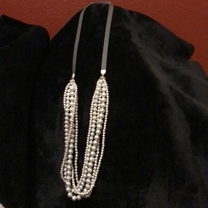 Plunder gray pearl necklace.